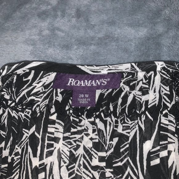 Black Floral Pleated Short Sleeve Top - Picture 4 of 4